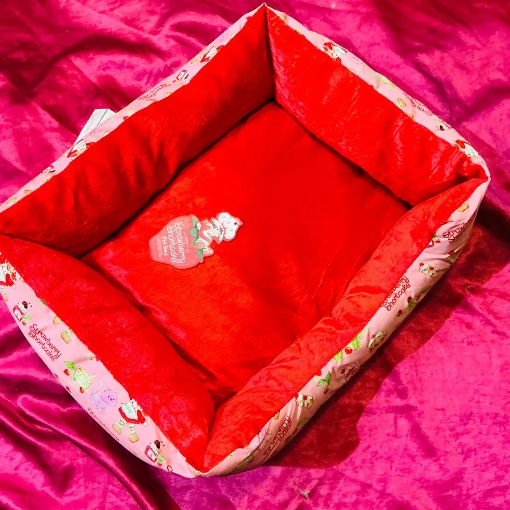 Strawberry Shortcake Pet Bed 🩷🍓 - Picture 1 of 4
